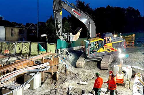 Westlunds Entreprenads grävmaskin som gräver