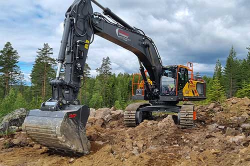 Westlunds Entreprenads grävmaskin som gräver